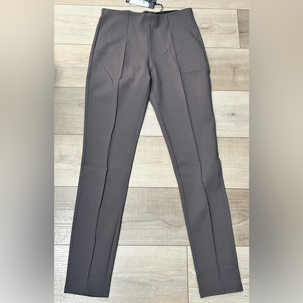 Tahari Tummy Tuck pull on Jeggings Size M